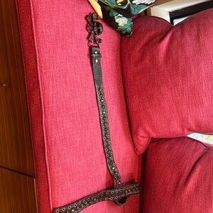 Leather skull belt. It’s large no size on it.